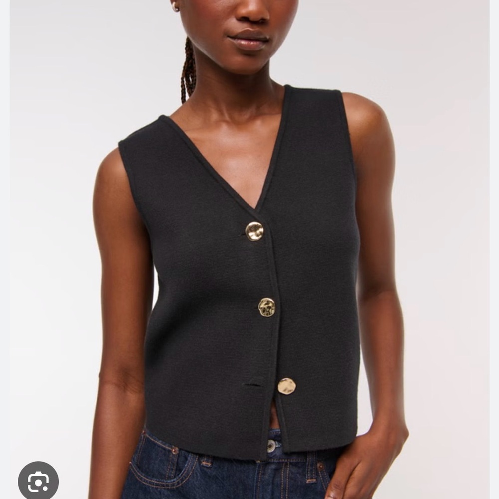 Abercrombie & Fitch luxloft sweater vest v neck top with gold buttons with tags